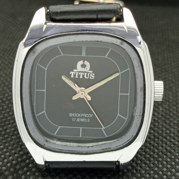 Vintage 1974 Titus Manual Mens SilverWatch W/Leather Strap & Silver accents - Picture 4 of 8